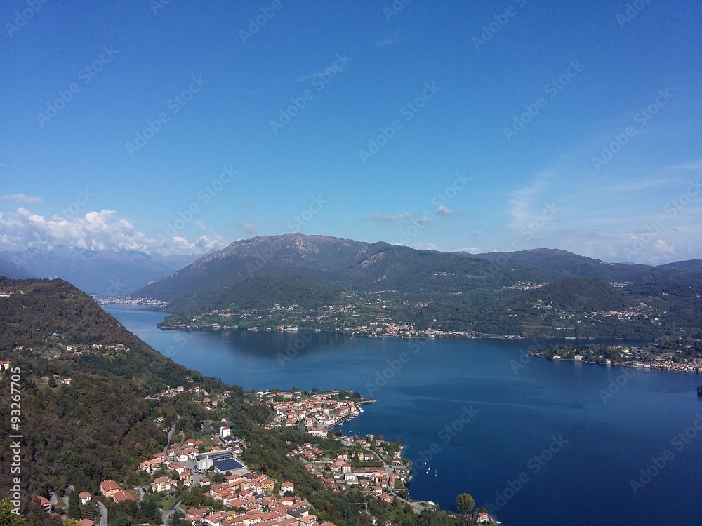 Vista aerea Lago Orta nord Italia