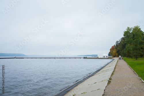 Fototapeta Naklejka Na Ścianę i Meble -  пейзаж с изображением берега реки