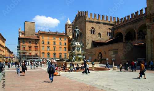 Italia,Emilia Romagna, Bologna,Palazzo Re Enzo e fontana del Nettuno. photo