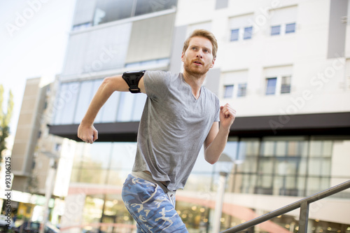 Young man running in the ur...
