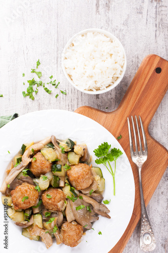 Chicken meatballs with oyster mushrooms