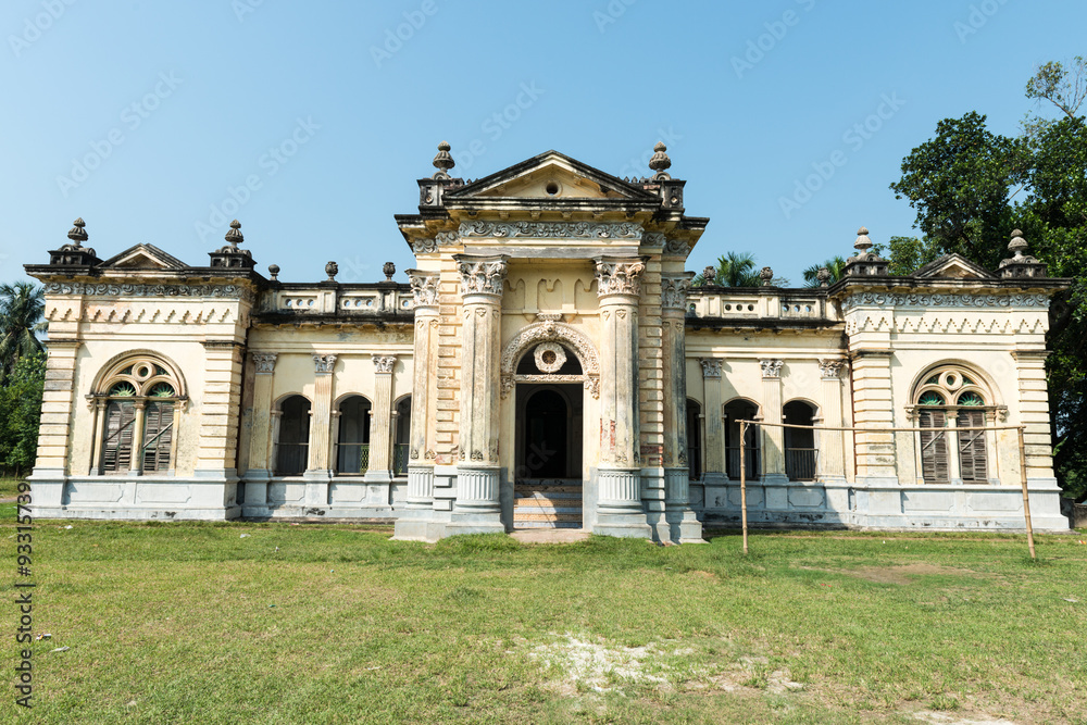Obraz premium Natore, Bangladesh - September 29, 2015: Natore Rajbari (also known as Pagla Raja's Palace, Natore Palace) was a prominent royal palace in Natore, Bangladesh. 