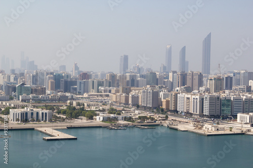 Abu Dhabi skyline © gibbic