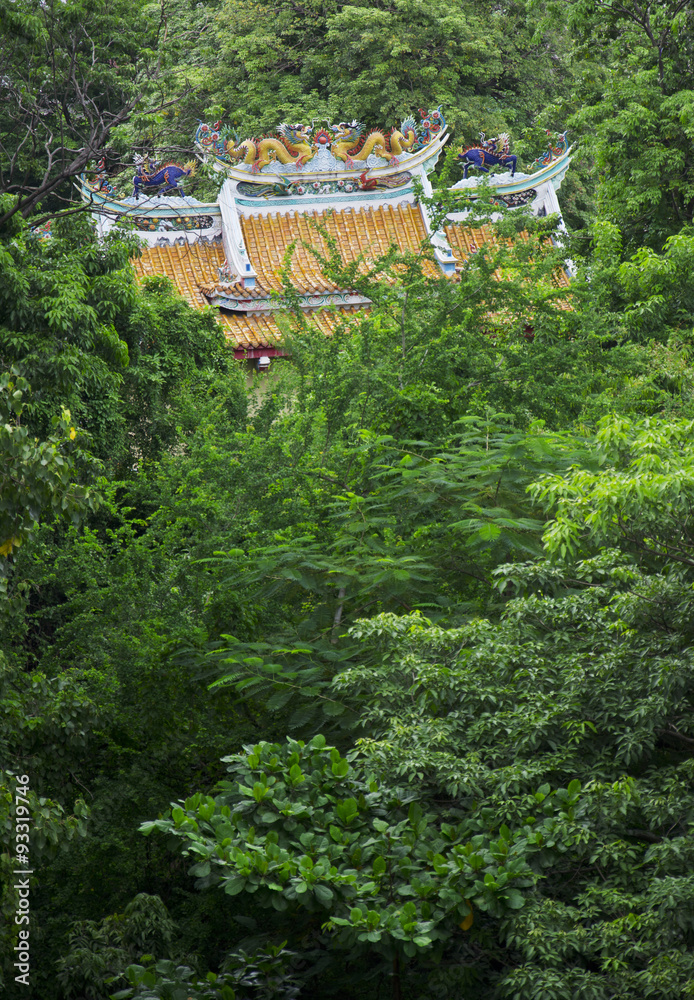 Fototapeta premium Chinese temple in the forest