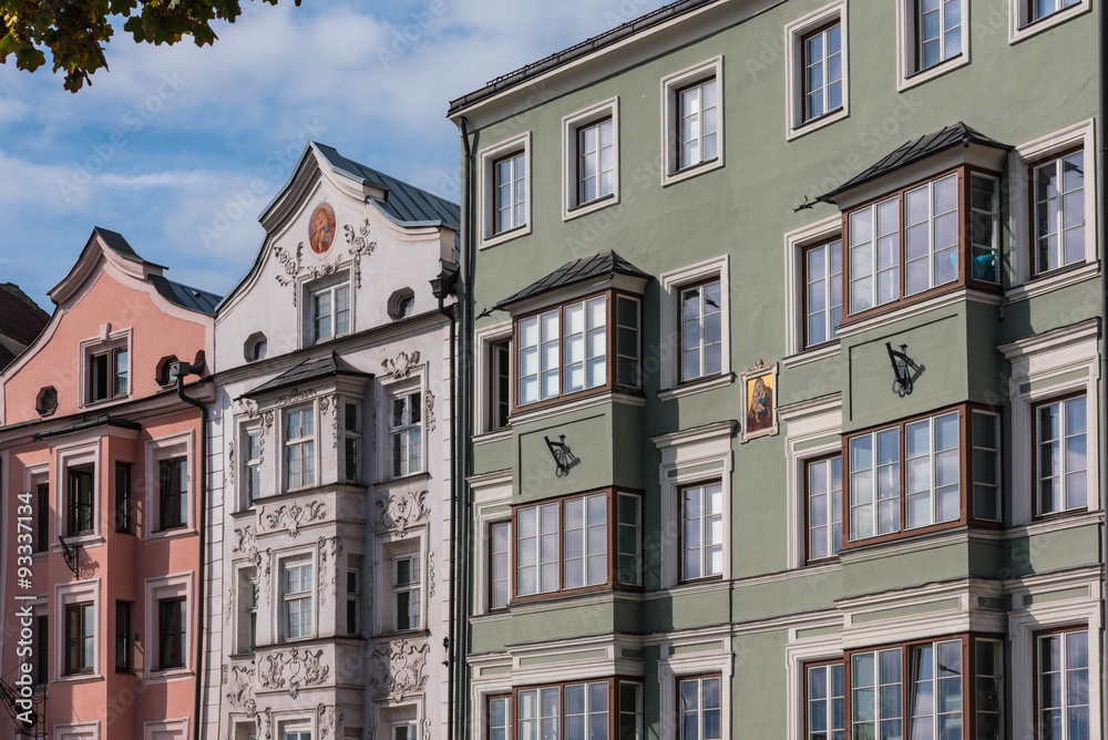 Fototapeta premium historische häuserzeile mit erkern in innsbruck