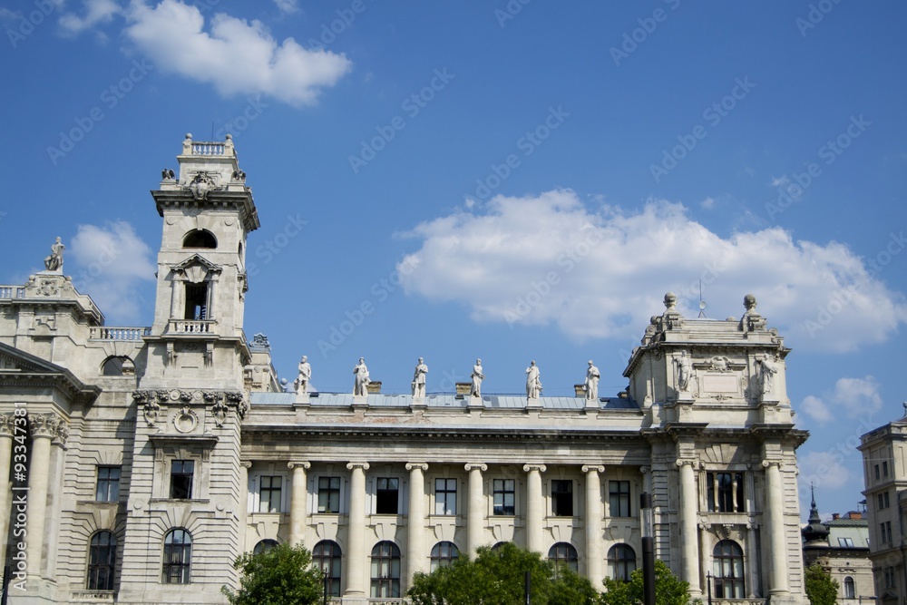 Fototapeta premium Building behind Hungarian Parliament
