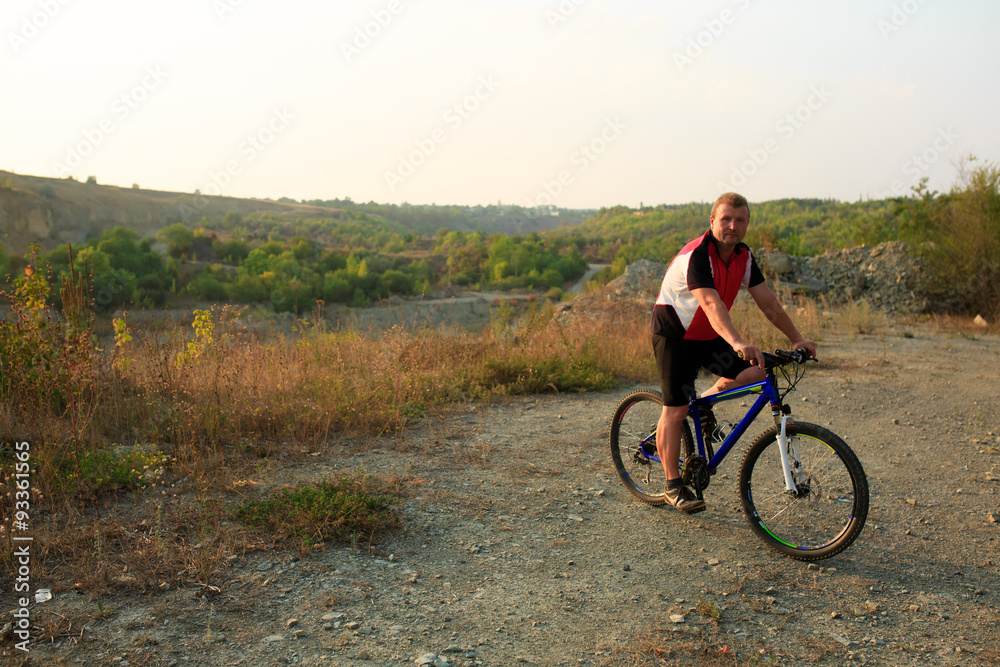 Obraz premium Mountain Bike cyclist riding outdoor