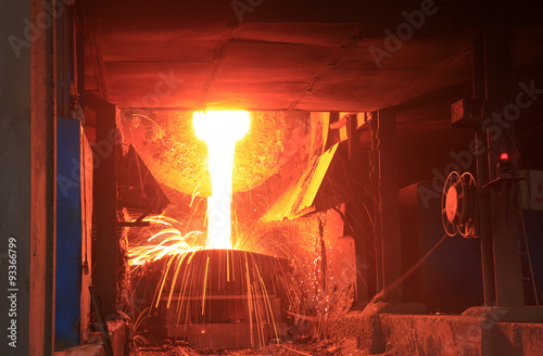 Obraz na plátně Steelmaking workshop，sparks fly, very beautiful