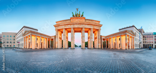 Brandenburger Tor (Brandenburg Gate) panorama, famous landmark i