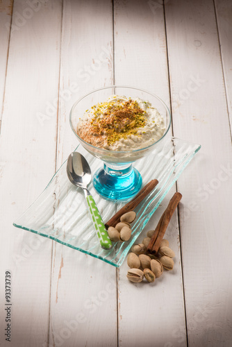 mousse with pistachio and cinnamon