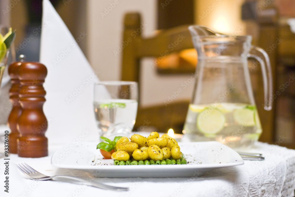 Gnocchi on green beans with tomato