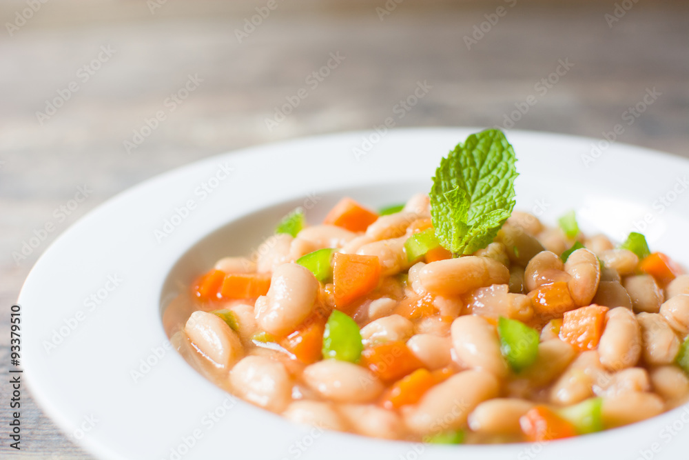 white beans with carrot and green pepper white beans with carrot and green pepper