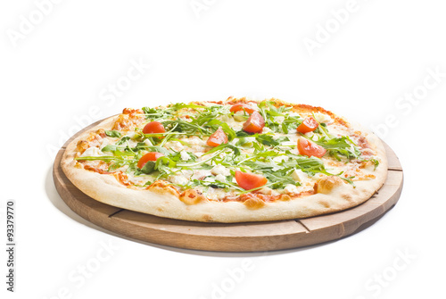 Obraz na płótnie vegetarian pizza with tomatoes, arugola and gorgonzola cheese on white background w salonie