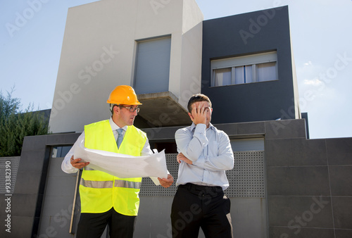 Cuadro en lienzo unhappy customer in stress and constructor foreman worker with helmet and vest a