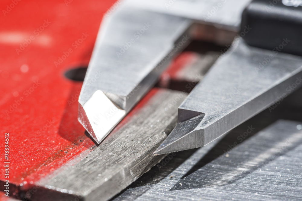 Digital calliper and cutting and grinding disks with diamonds.
Digital calliper and cutting and grinding disks with diamonds.