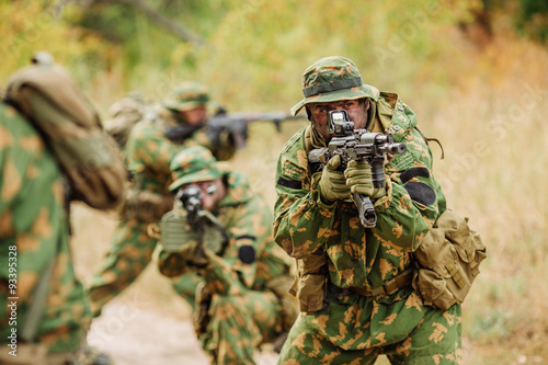 фотографія russian special squad engaged in the exploration of the area