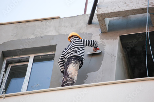 facade builder plasterer at work