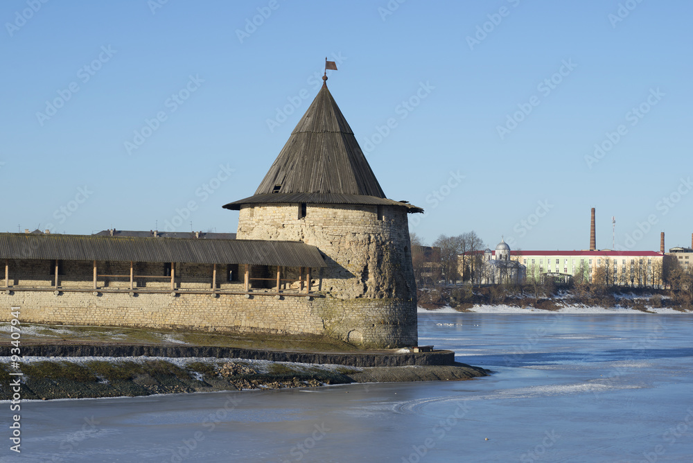 Плоская башня на стрелке рек Великой и Псковы. Псковский кремль