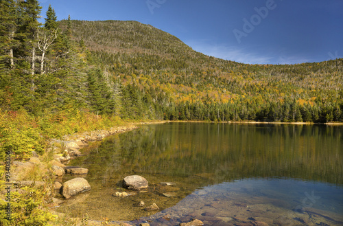 Fototapeta Naklejka Na Ścianę i Meble -  Reflections on East Pond in New Hampshire's White Mountains.