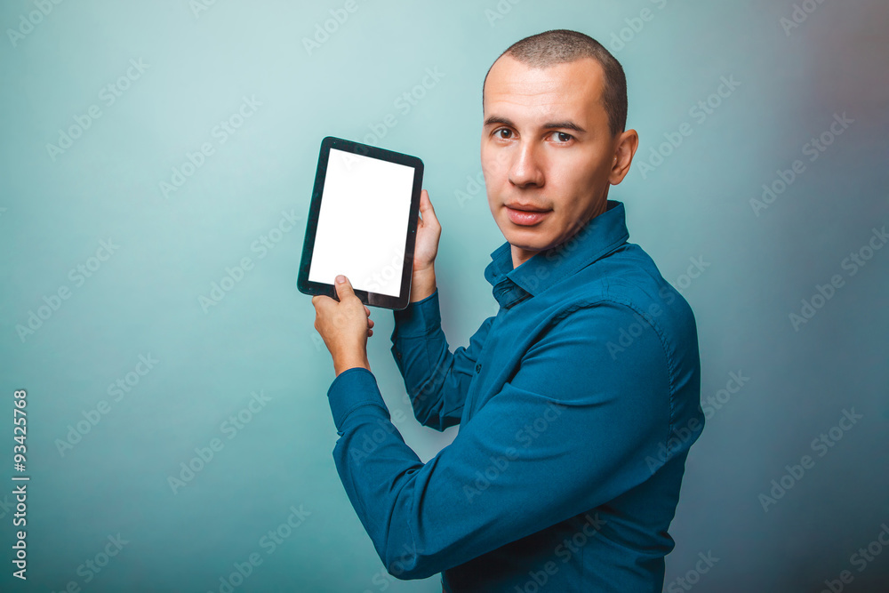 a man of European appearance thirty years shows a plate on a gra a man of European appearance thirty years shows a plate on a gra