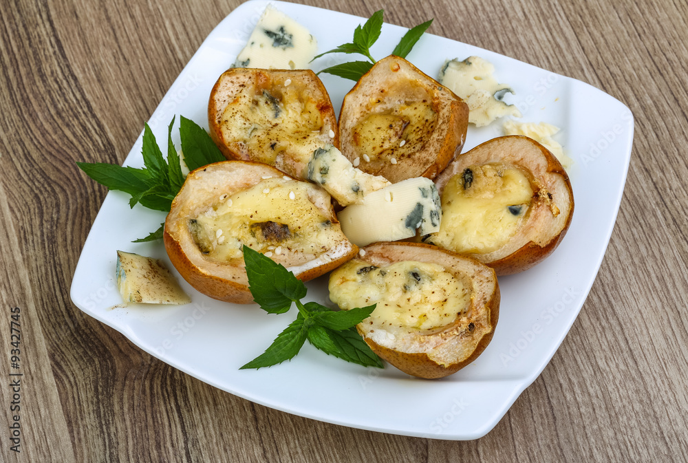 Baked pear with blue cheese Baked pear with blue cheese
