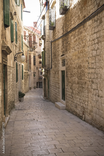 narrow street © humbak