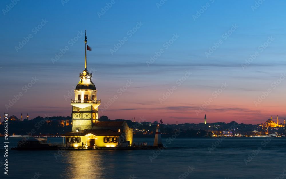 Fototapeta premium Maiden tower ( Kiz Kulesi) in Istanbul on a sunset, Turkey