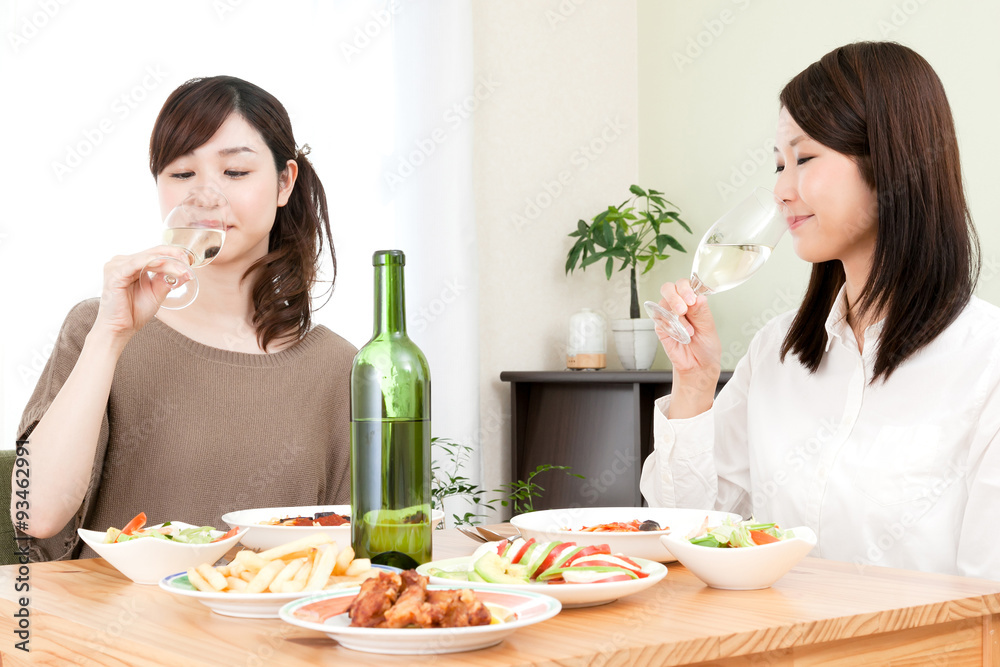 女性　ランチ　家　プライベート　友達　女子会