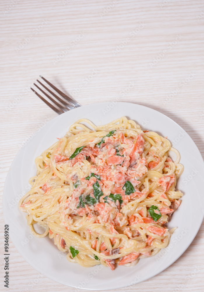 spaghetti with salmon creamy sauce spaghetti with salmon creamy sauce