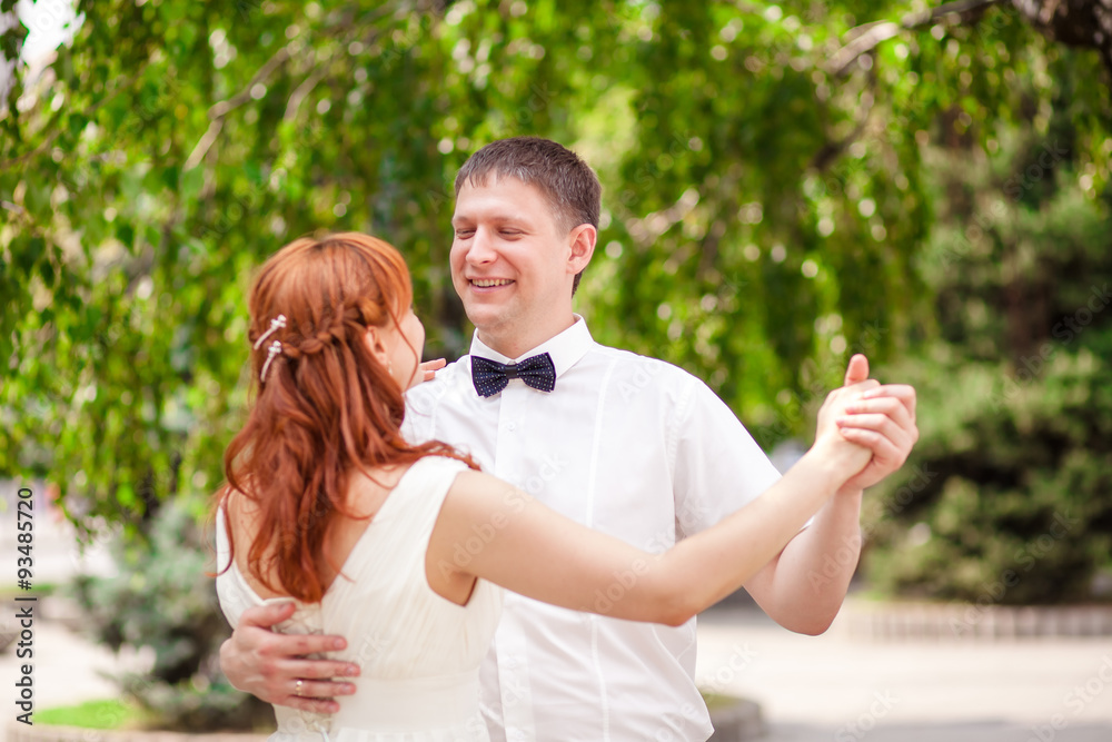 Fototapeta premium beautiful couple in the park wedding