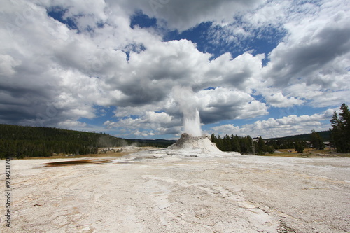 Wallpaper Mural Castle geyser erupting Torontodigital.ca