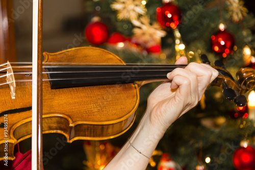 Geige mit Weihnachtsbaum, violin with christmas tree photo