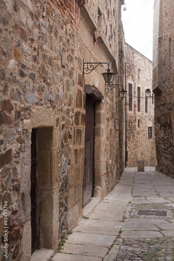Hermosas calles de la ciudad medieval de Cáceres en la comunidad de Extremadura, España