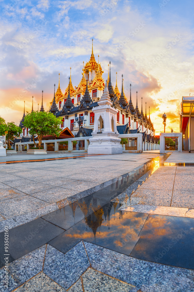 Fototapeta premium Loha Prasat Metal Palace in Wat ratchanadda, Bangkok, Thailand