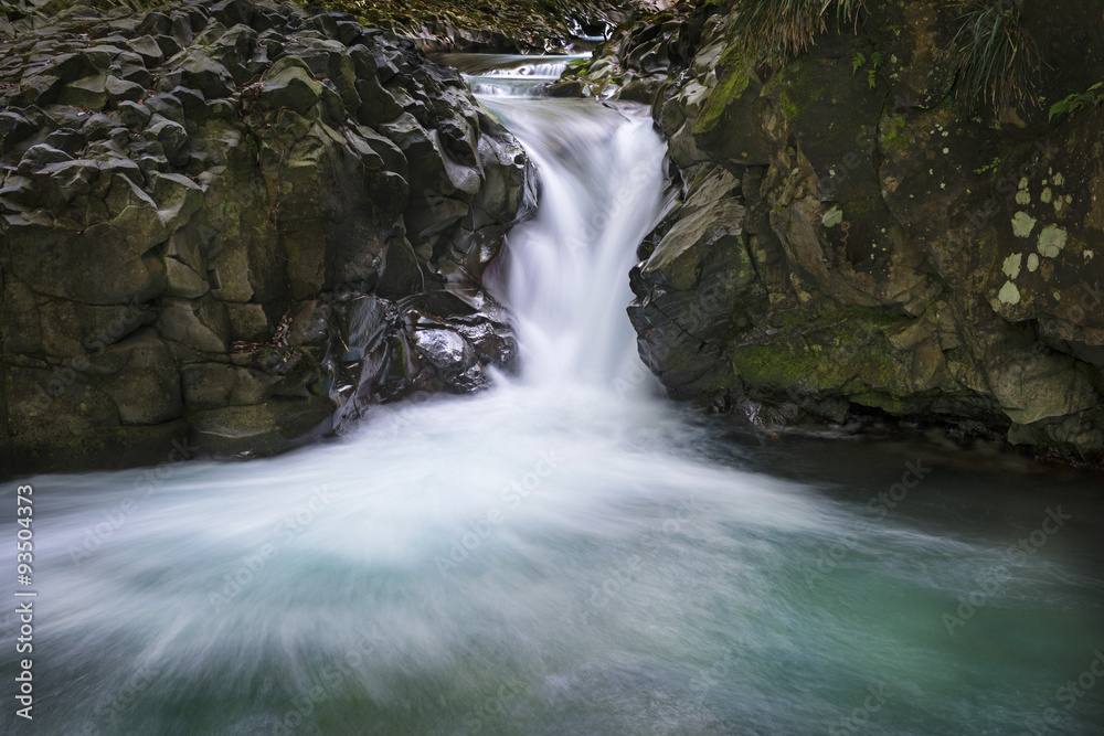 Fototapeta premium 日本の滝 河津七滝 カニ滝