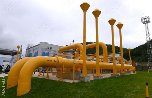 Gas storage and pipeline 