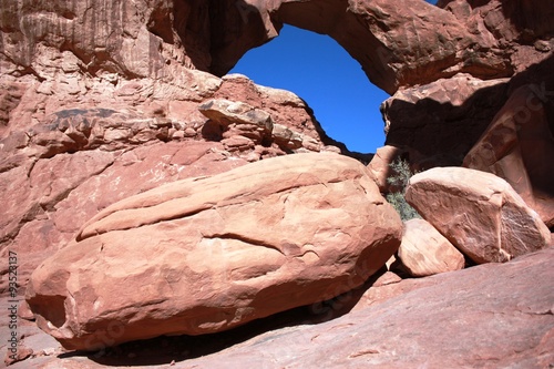 The rocky trail to the Double Arch in the Arches National Park, Utah 