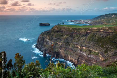 Azoren Sao Miguel Abendstimmung am Meer mit Steilküste