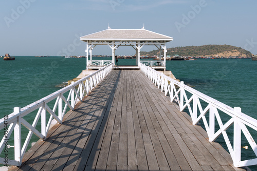 タイ国チョンブリー県、シーチャン島の白い桟
