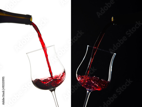 verres de vin sur fond noir et blanc