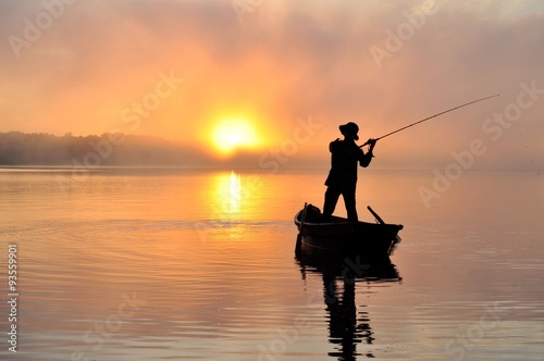Рыбалка утром на речке