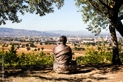 Foto Der heilige Franziskus bei Assisi in San Damiano mit Blick auf Santa Maria degli