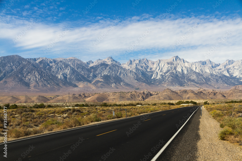 Naklejka premium Hinter dem Horizont