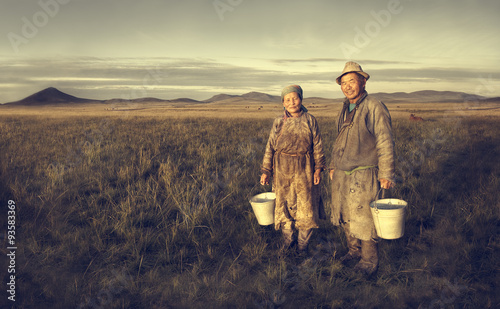 Canvas Print Mongolian Couple Farmers Holding Basin Posing Field Concept