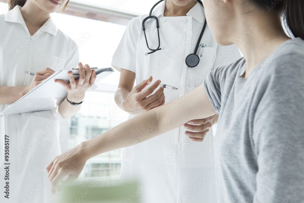 Nurses have hit the injection to the patient's arm Nurses have hit the injection to the patient's arm