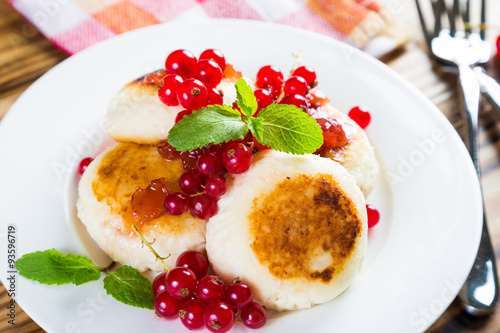 Cottage cheese pancakes with fresh currants, healthy breakfast