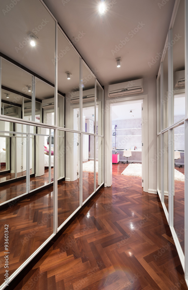 Fototapeta premium Modern corridor interior with mirror wardrobe doors