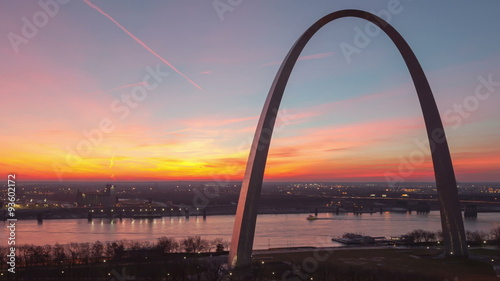 Time lapse St Louis Gateway Arch close up
