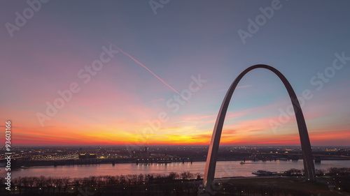 4K Time lapse St Louis Gateway Arch sky view
