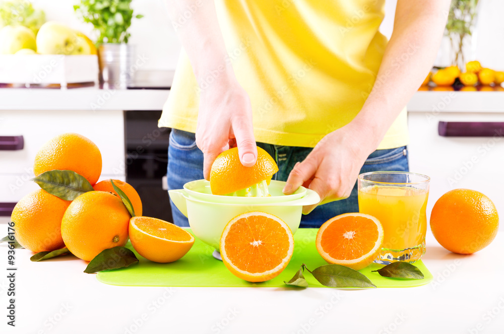 woman making orange juice